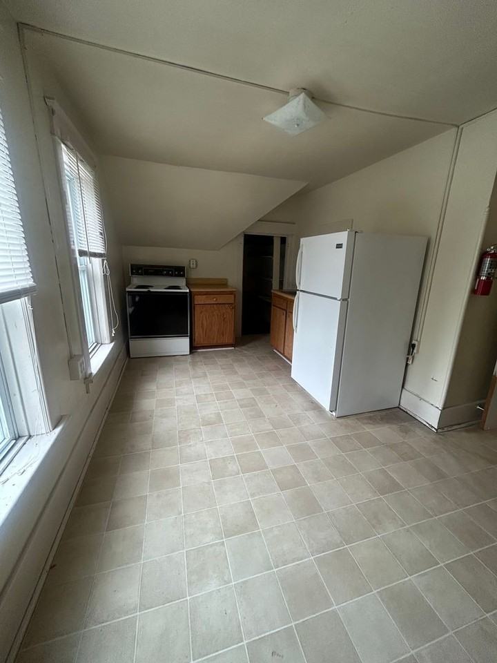 426 S Atherton St Uppr - Photo 3 of 22