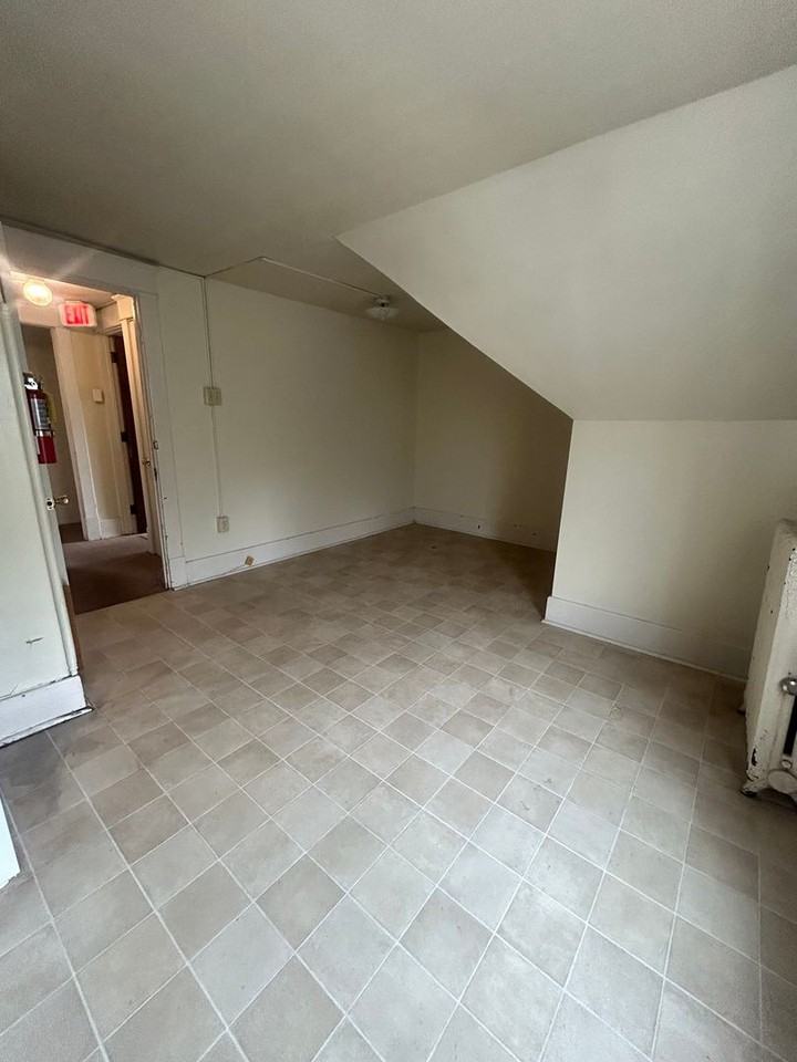 426 S Atherton St Uppr - Photo 4 of 22