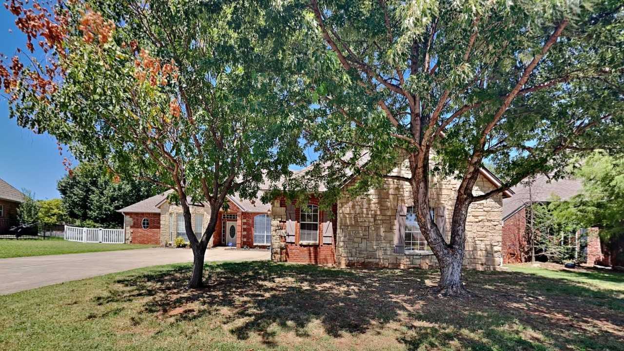 16521 Fenwick Blvd - Photo 3 of 32