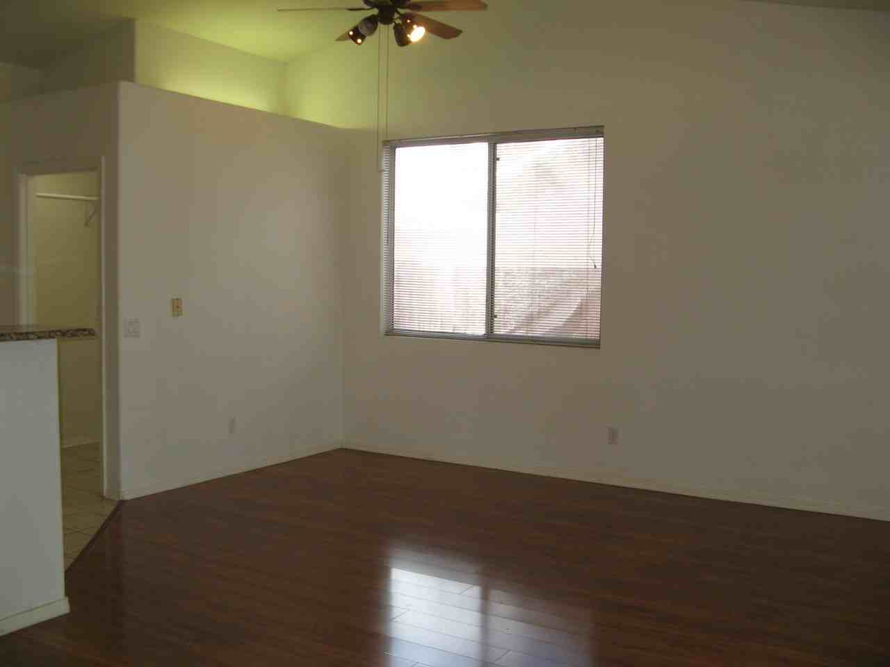 8536 W Dahlia Dr - Photo 6 of 22