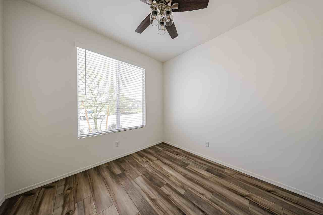 18063 W Soft Wind Dr - Photo 5 of 30