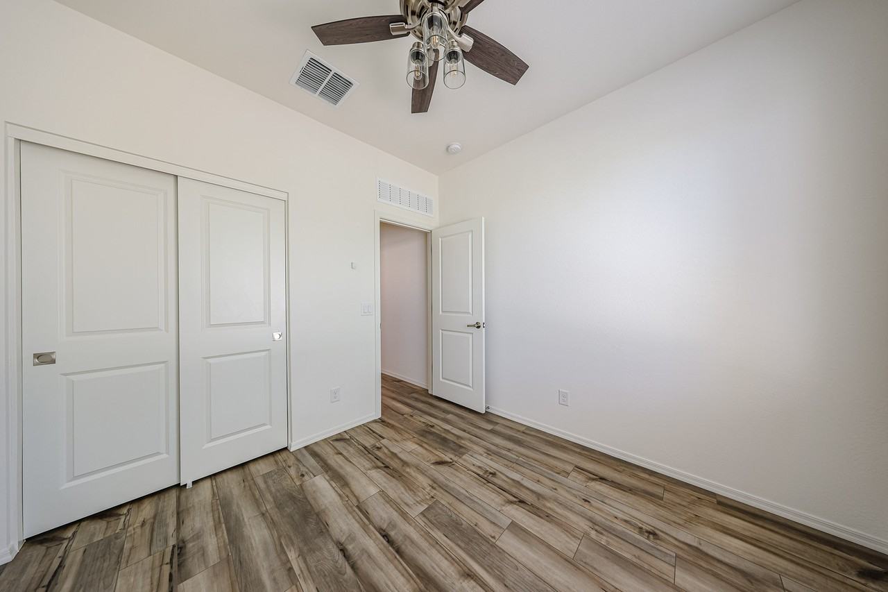 18063 W Soft Wind Dr - Photo 6 of 30