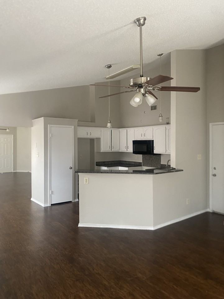 421 Sims Dr - Photo 6 of 19