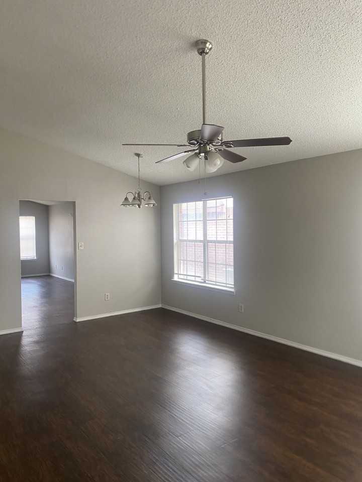 421 Sims Dr - Photo 5 of 19