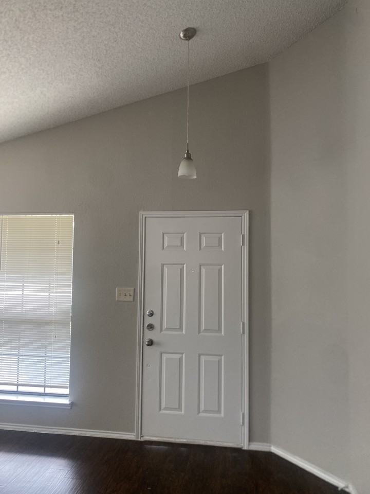 421 Sims Dr - Photo 3 of 19