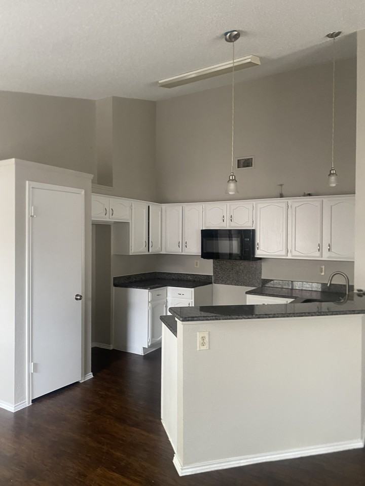 421 Sims Dr - Photo 7 of 19