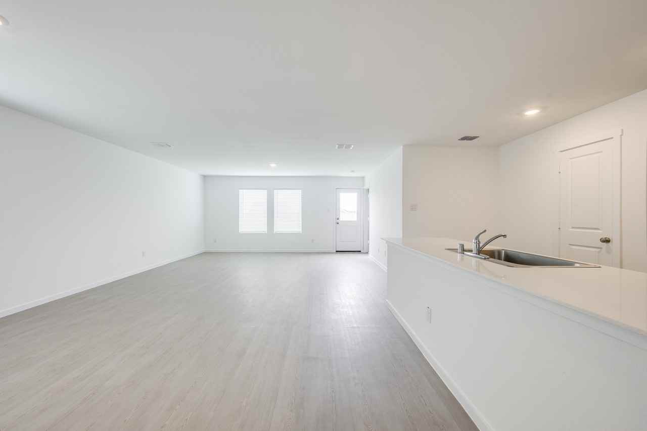 4945 Draper Ridge Dr - Photo 2 of 16