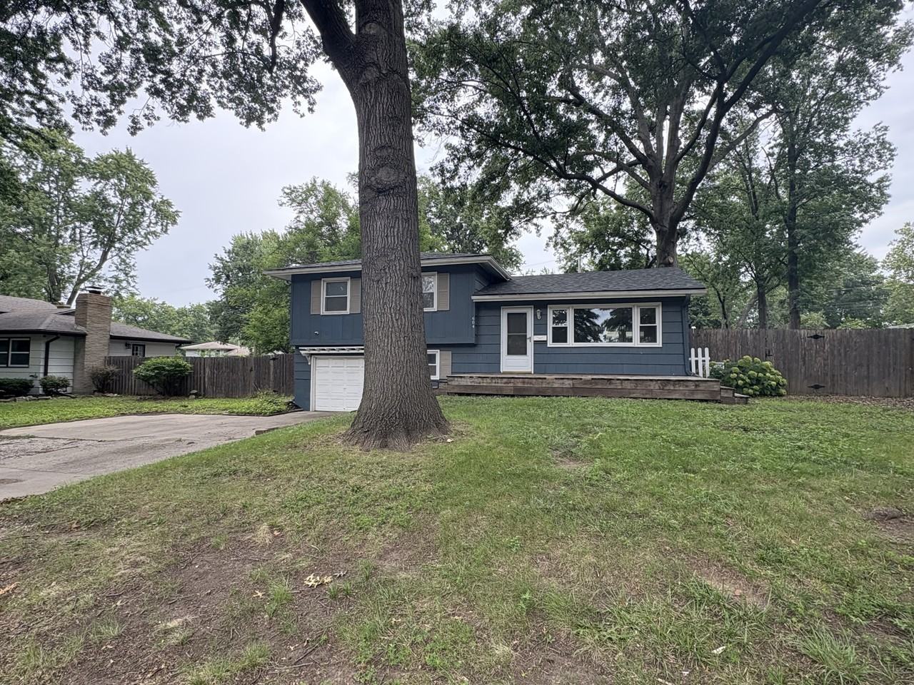 604 Nw Falk Dr - Photo 2 of 25