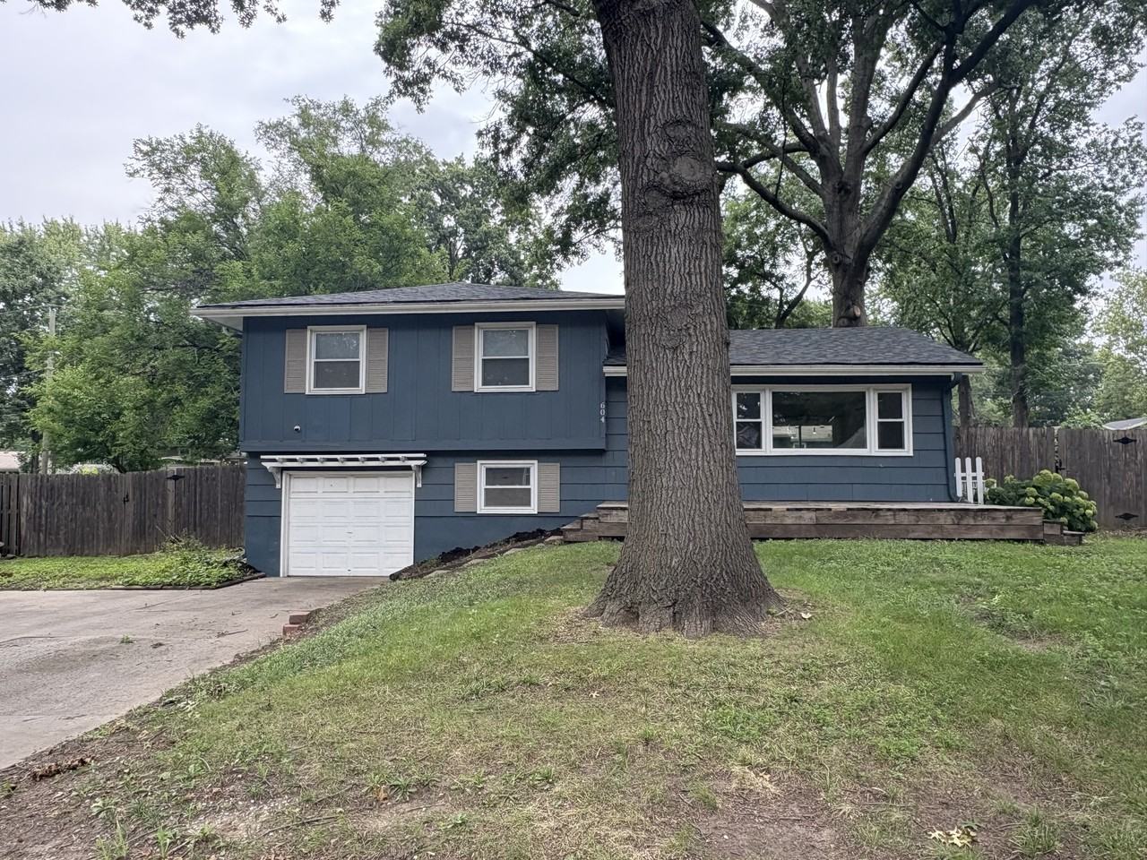 604 Nw Falk Dr - Photo 3 of 25