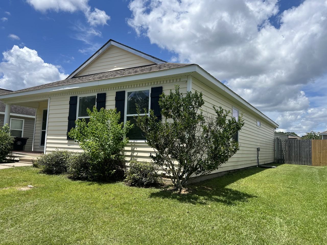 189 Hawthorne Dr - Photo 3 of 19