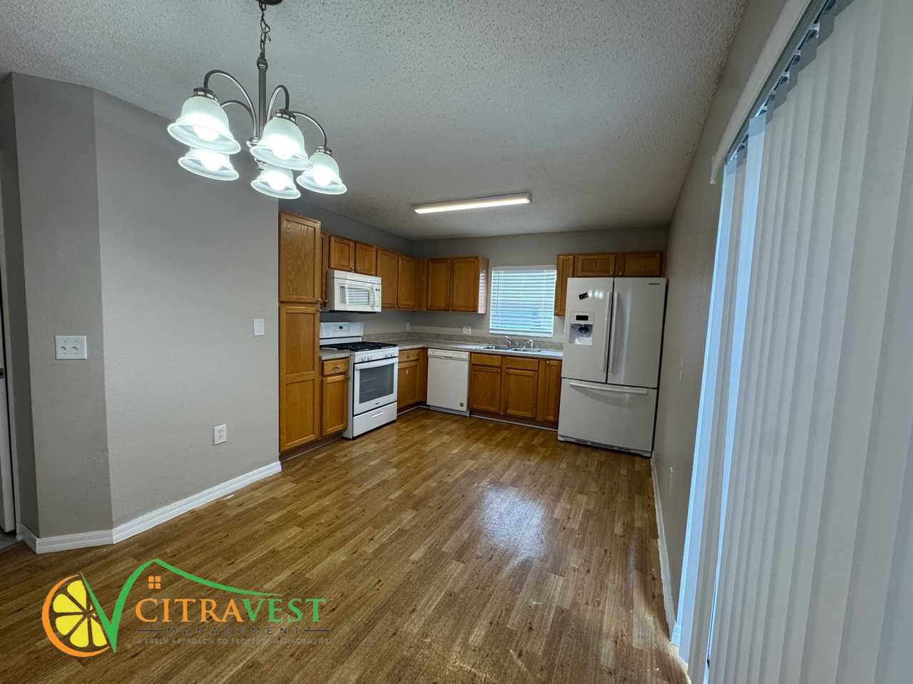 539 Royal Ridge Dr - Photo 3 of 14
