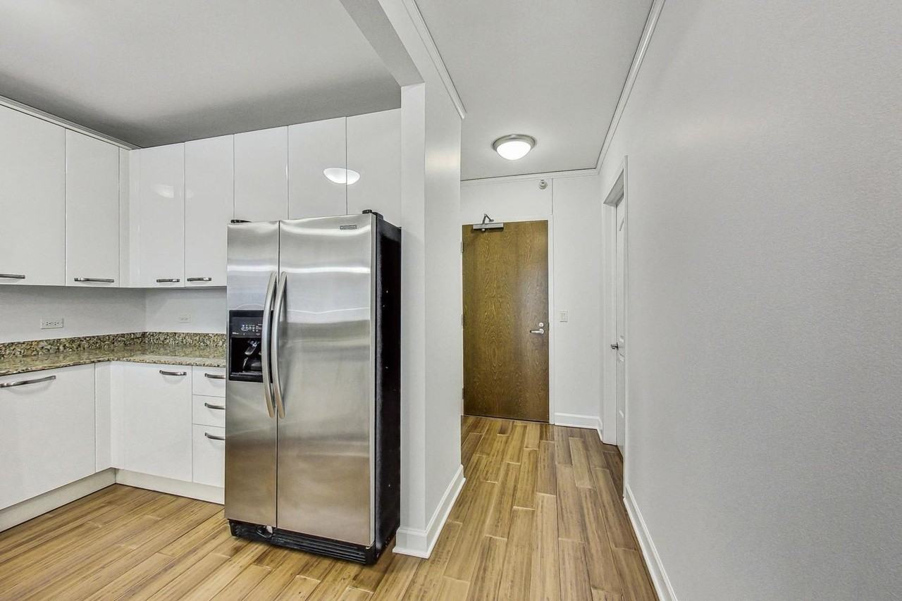 450 E Waterside Dr - Photo 3 of 15