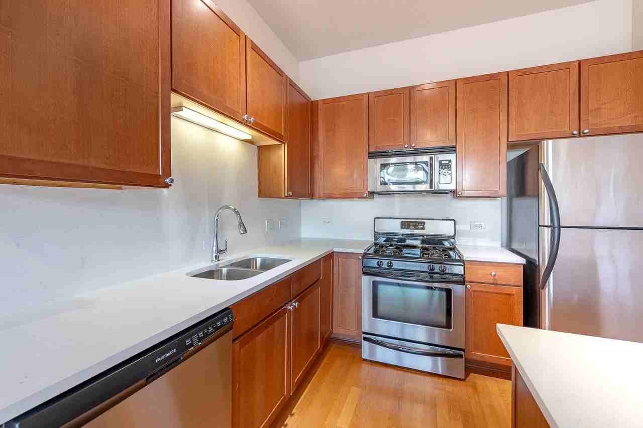 901 W Madison St - Photo 3 of 12