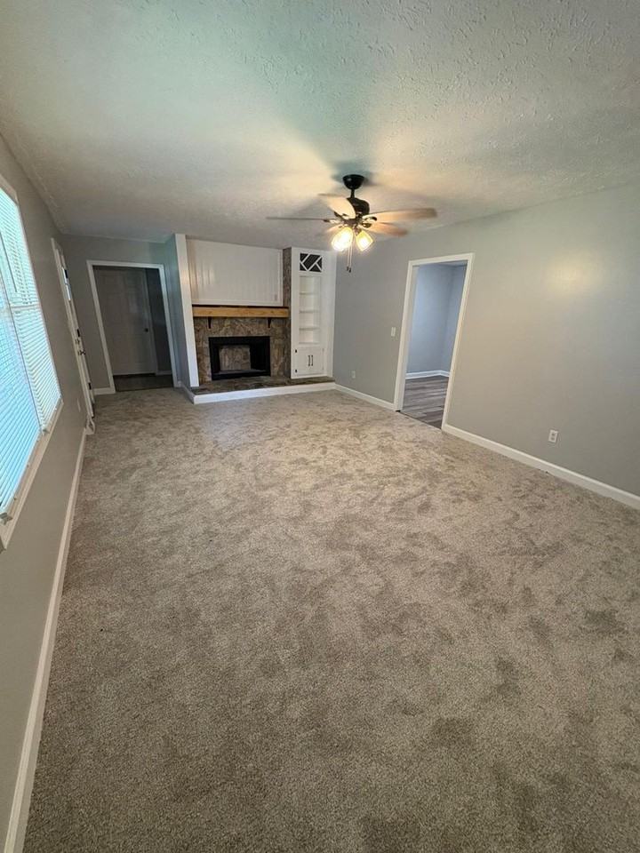 108 Nottingham Ln - Photo 2 of 15