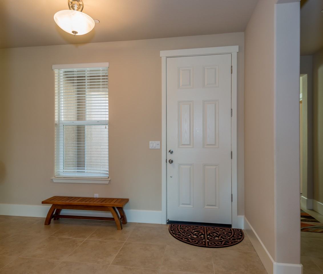 1843 N Whitehorse Ln - Photo 3 of 20