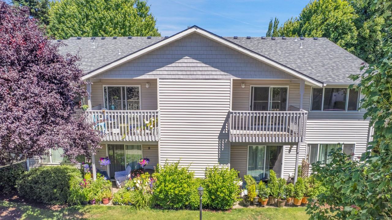 Live the South Salem Lifestyle: Walkable city, beautiful nature, endless possibilities. - Photo 5 of 36