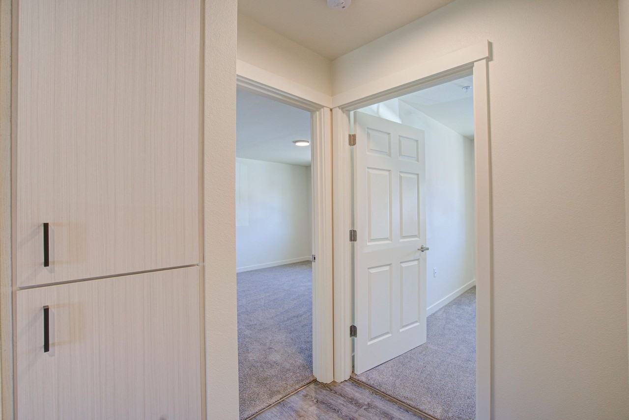 Where the City Meets the Wilderness: Your Roseburg Apartment Oasis - Photo 3 of 47