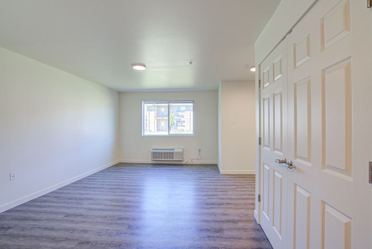 Where the City Meets the Wilderness: Your Roseburg Apartment Oasis - Photo 4 of 47