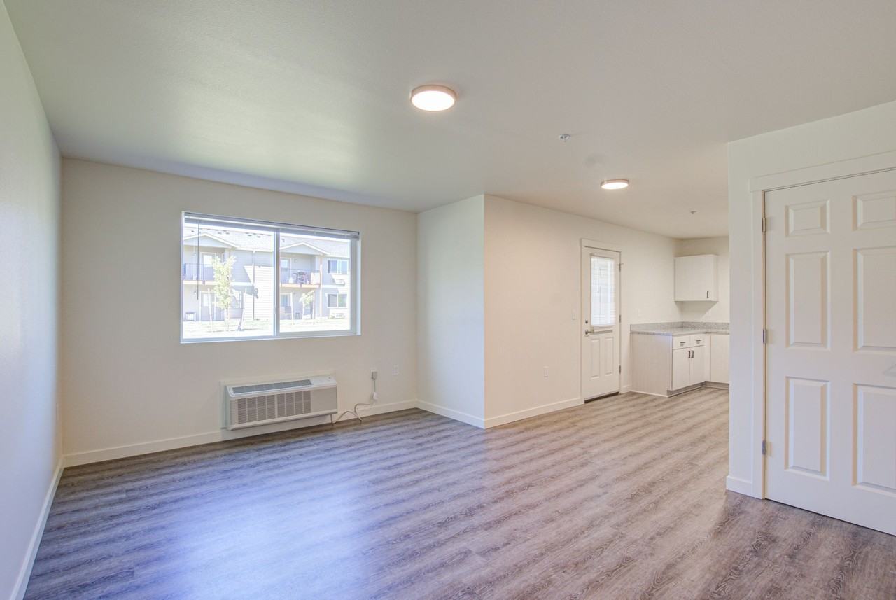 Where the City Meets the Wilderness: Your Roseburg Apartment Oasis - Photo 6 of 47