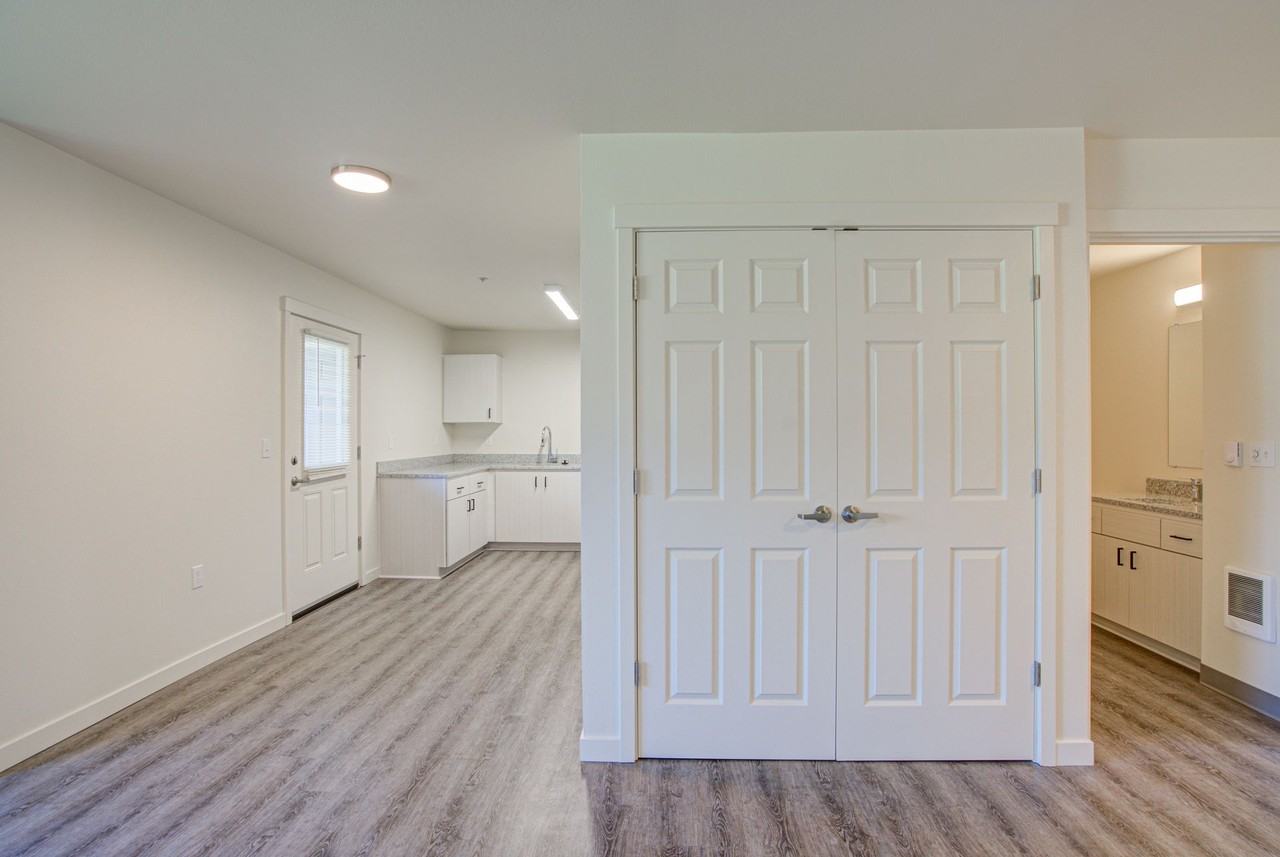 Where the City Meets the Wilderness: Your Roseburg Apartment Oasis - Photo 7 of 47