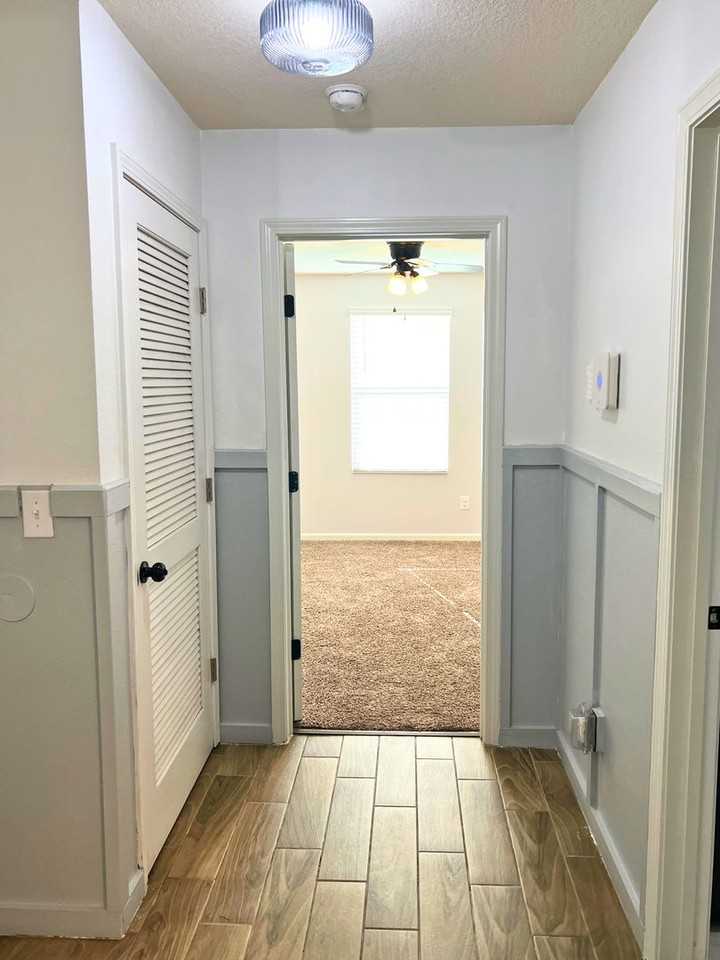 204 Hayworth Ct - Photo 5 of 29