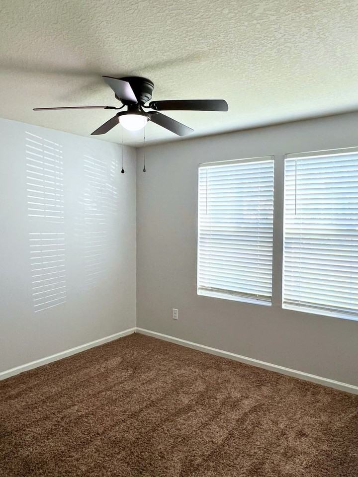 204 Hayworth Ct - Photo 7 of 29
