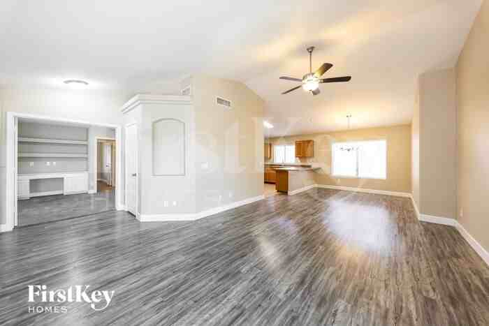 18139 N 113th Ave - Photo 3 of 16