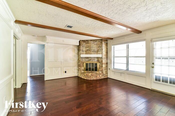 11715 Parkriver Dr - Photo 3 of 15