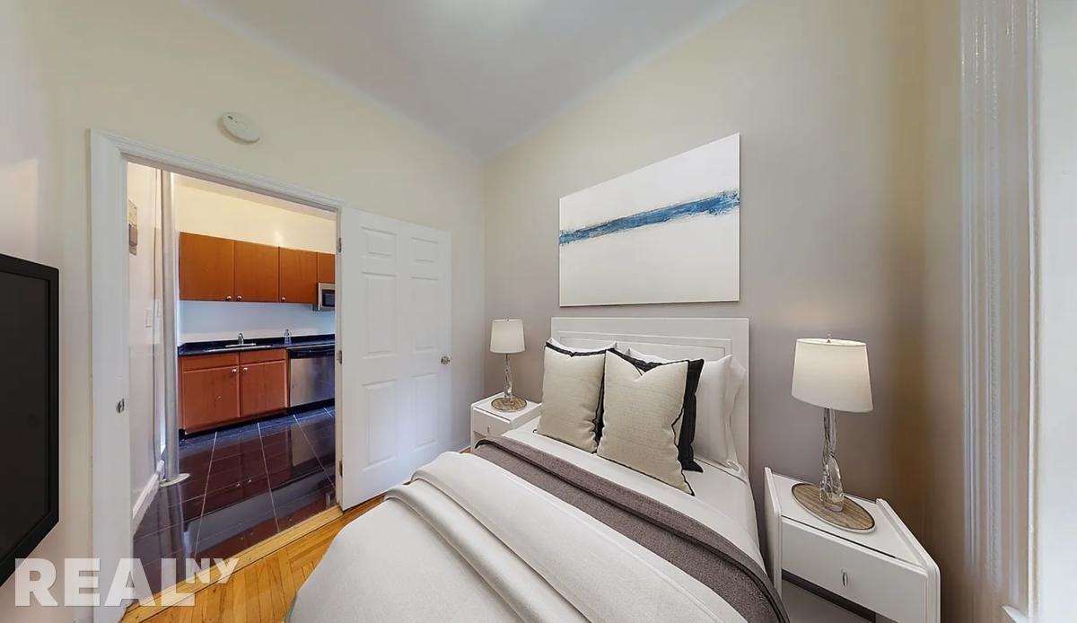 E 12th St #32 - Photo 2 of 12