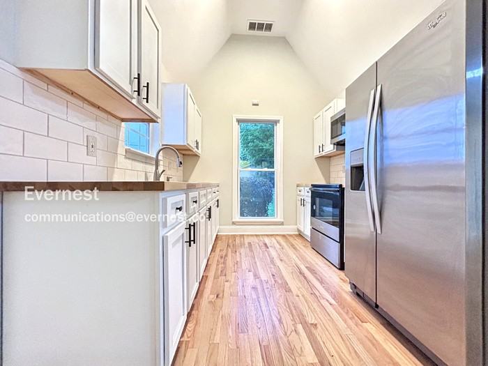 1180 Garibaldi St Sw - Photo 3 of 30