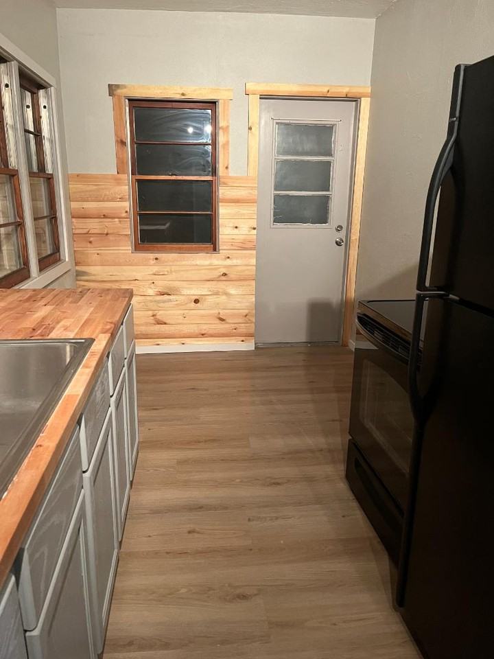 130 N. Baird Ave - Photo 3 of 19