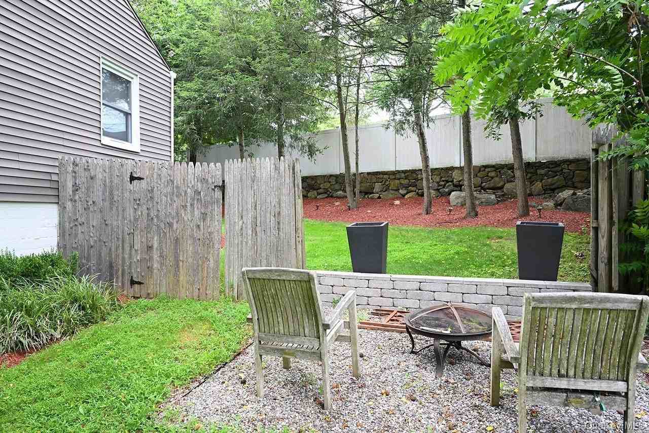 3 New Castle Dr - Photo 3 of 23