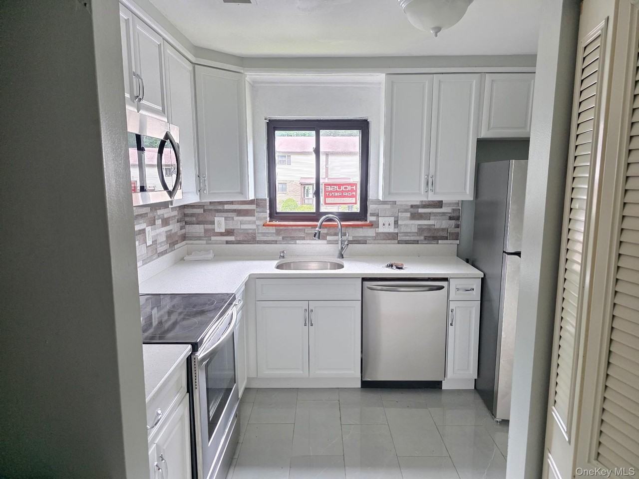 285 Village Ct - Photo 2 of 8