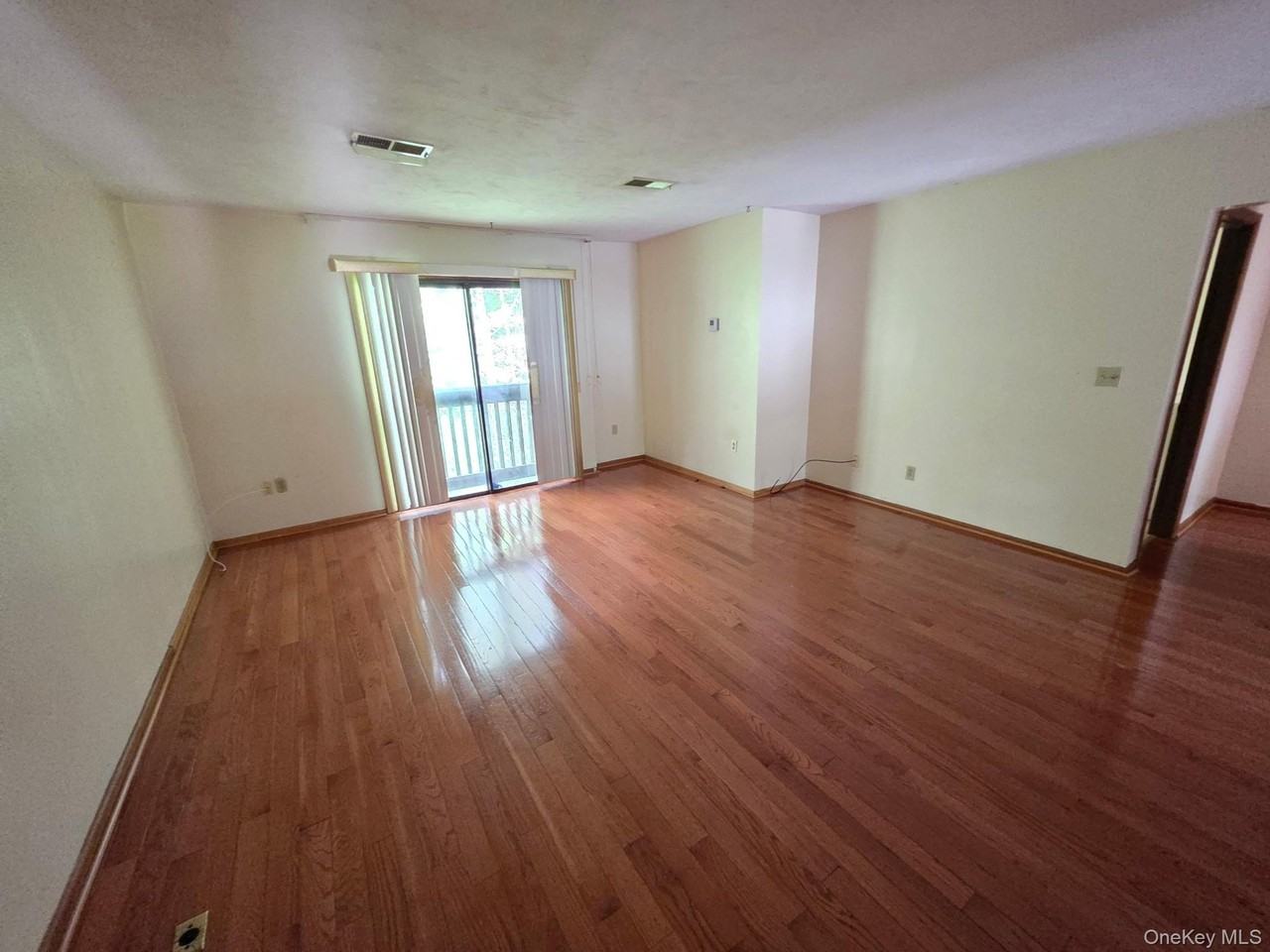 285 Village Ct - Photo 3 of 8