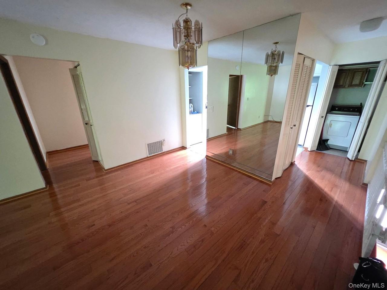 285 Village Ct - Photo 4 of 8