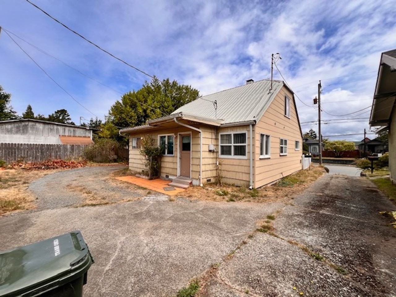 1438 Sherman Ave - Photo 3 of 24