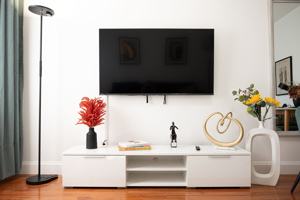 featured image of 305 E 95th St