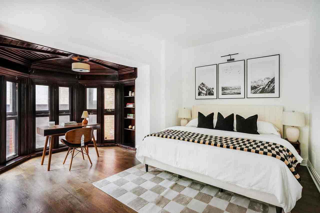 10 5th Ave #1255905P - Photo 4 of 30