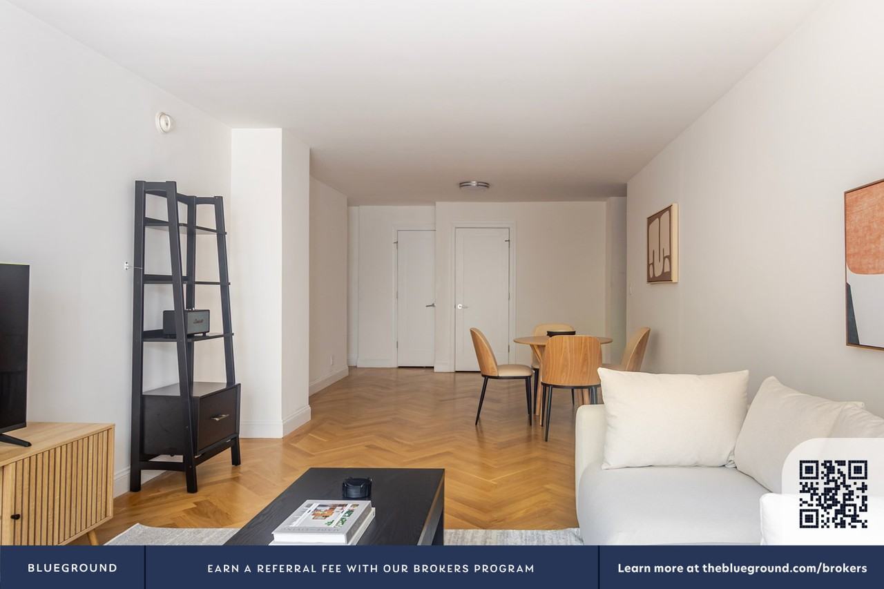 160 E 88th St #1968 - Photo 5 of 26