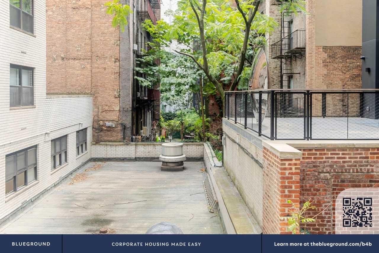 160 E 88th St #1968 - Photo 6 of 26