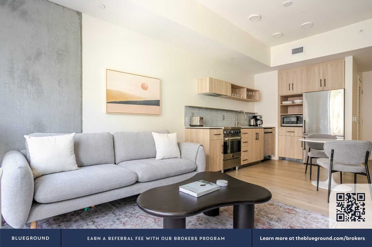 6390 De Longpre Ave #1400 - Photo 4 of 45