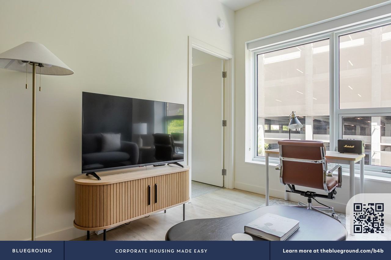 6390 De Longpre Ave #1400 - Photo 5 of 45