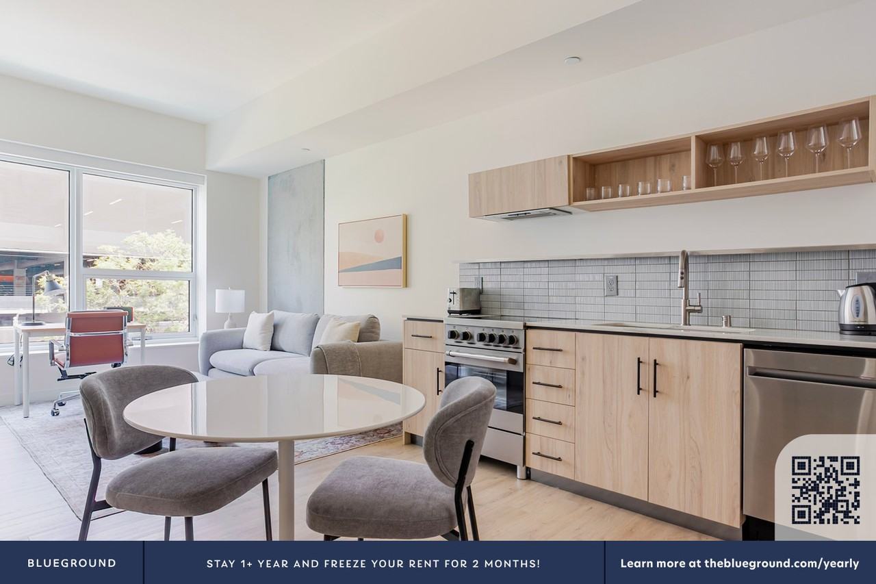 6390 De Longpre Ave #1400 - Photo 7 of 45