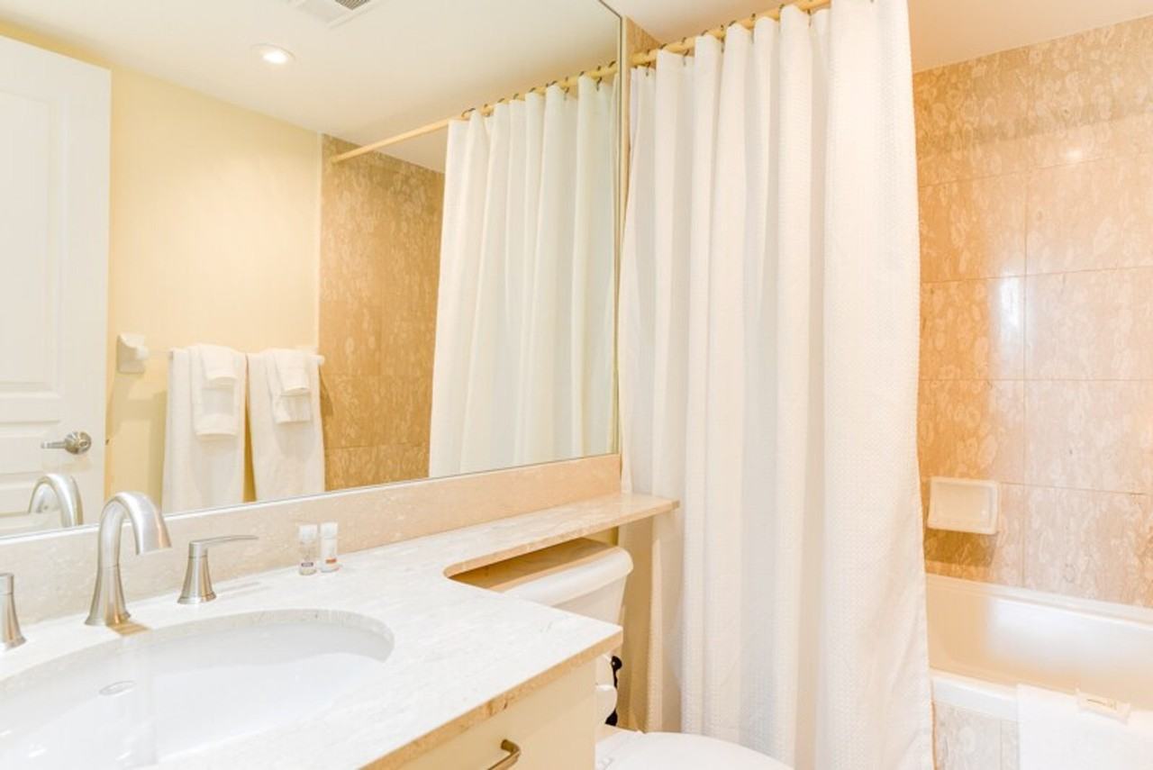 214 Adelaide St W #1034891P - Photo 7 of 11