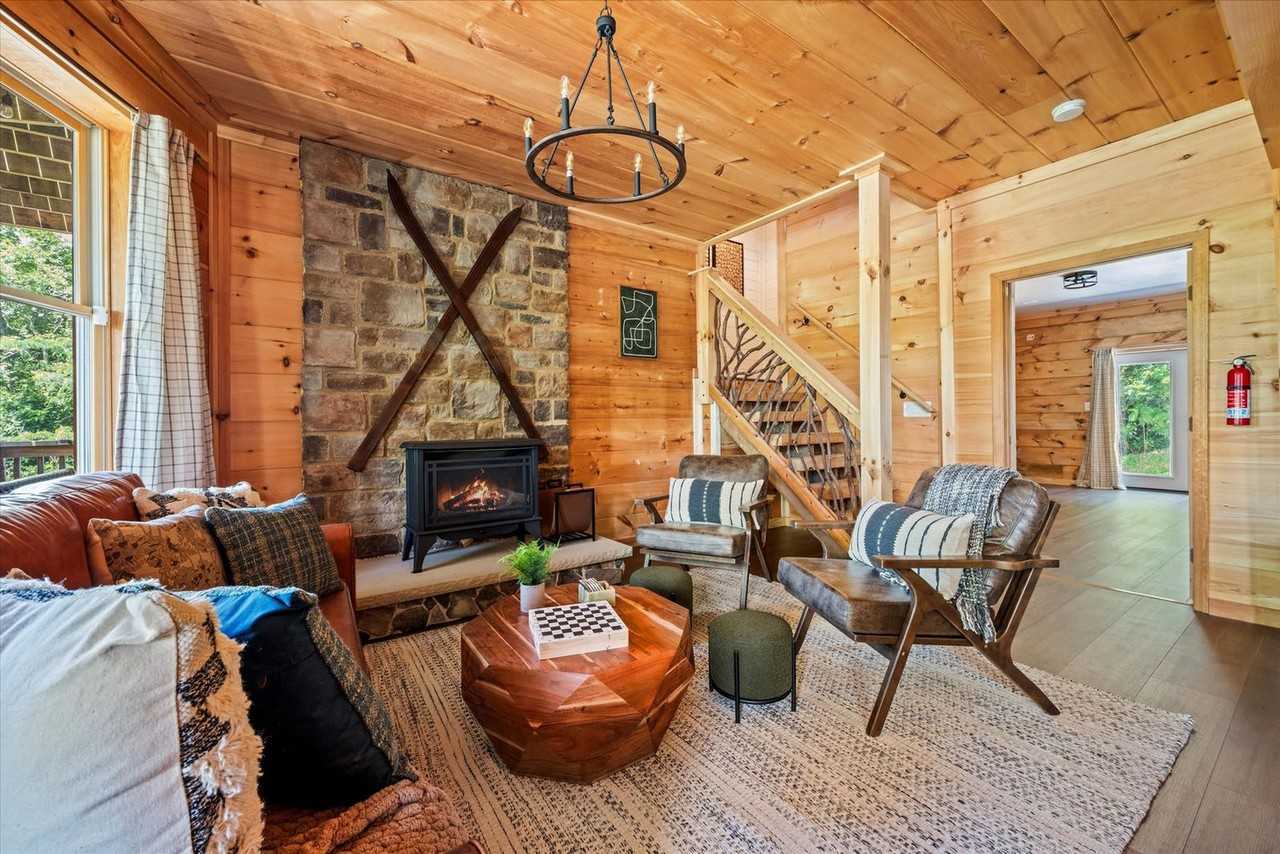 208 Tunnel Ridge Drive #1259384P - Photo 3 of 50