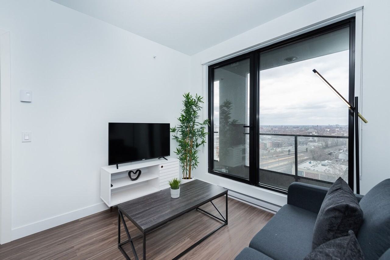 1383 Avenue Argyle - Photo 2 of 40