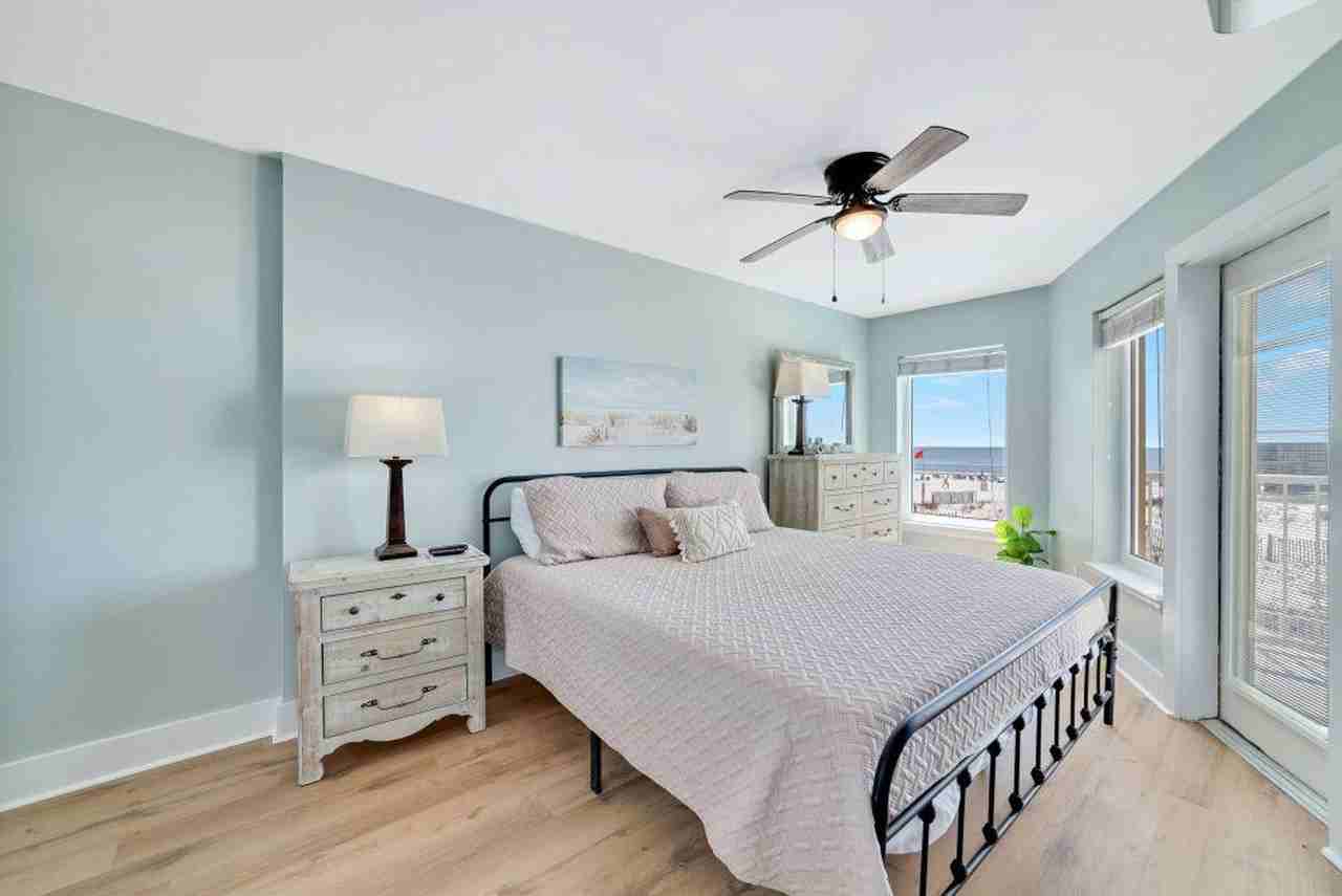 409 E Beach Blvd #1267872P - Photo 4 of 22