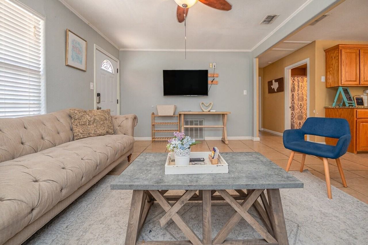 1131 S 8th St #1268400P - Photo 3 of 46