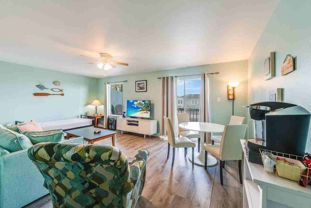 15010 Leeward Dr #1268401P - Photo 4 of 31