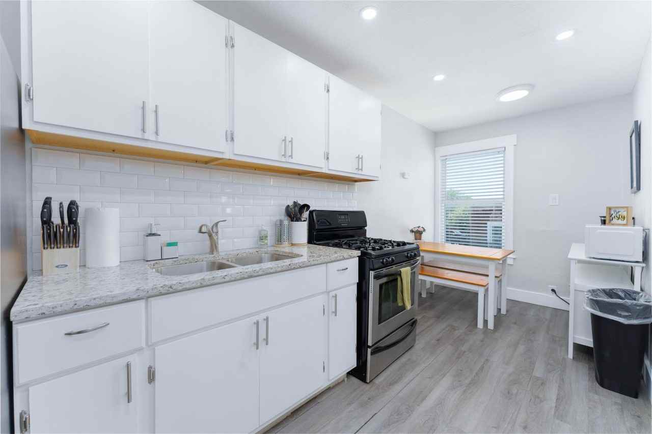 1124 Morgan Ave #1268437P - Photo 5 of 18